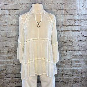 UMGEE• Elegant lace top